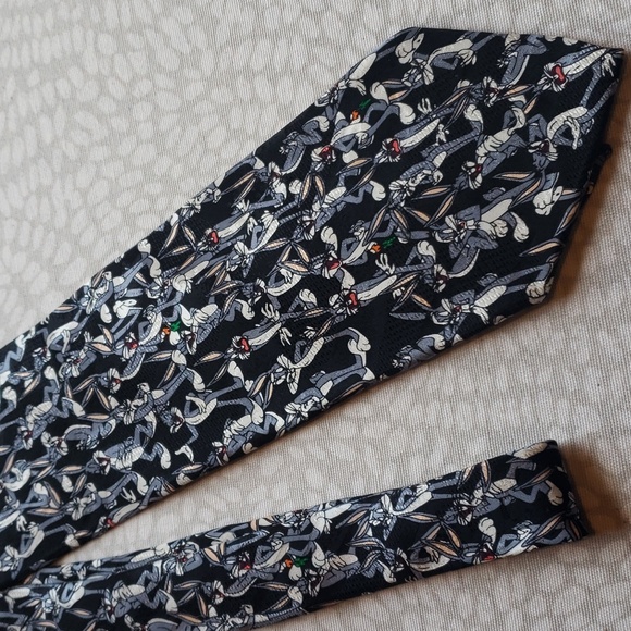 Bugs Bunny Looney Tunes 100% Silk Tie - Picture 2 of 8